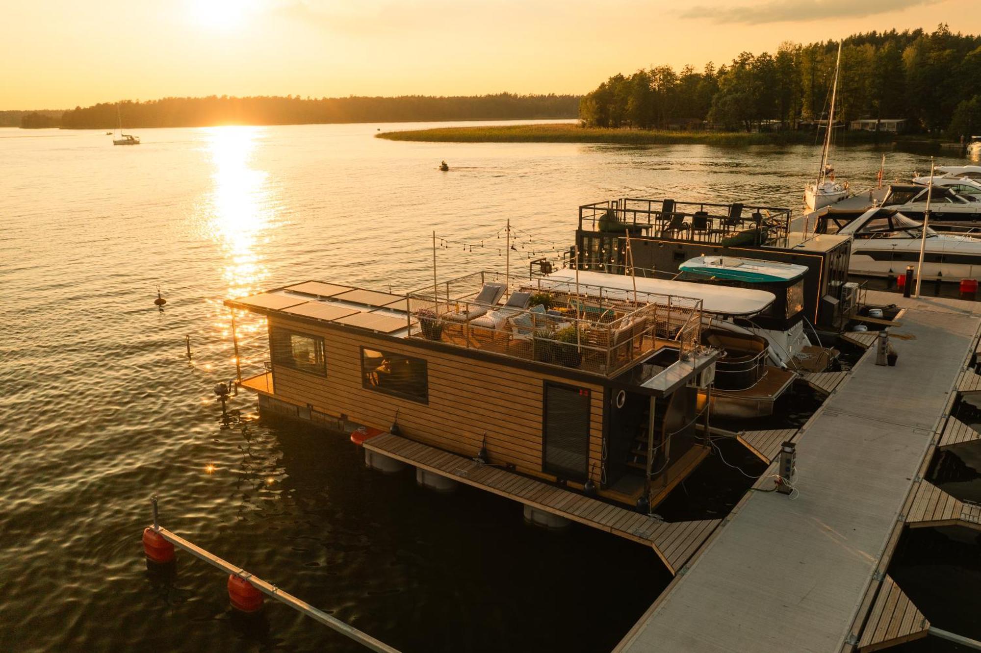 Domek Na Wodzie - Houseboat -Sauna, Taras Na Dachu, Dwie Sypialnie Mikołajki Zewnętrze zdjęcie